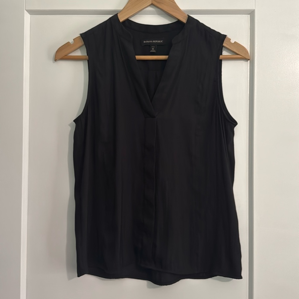 Banana Republic Women’s sleevless top